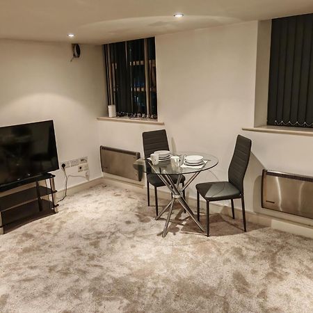 Lovely 1 Bedroom Apartment With Free Parking & Gym Kirkburton ภายนอก รูปภาพ