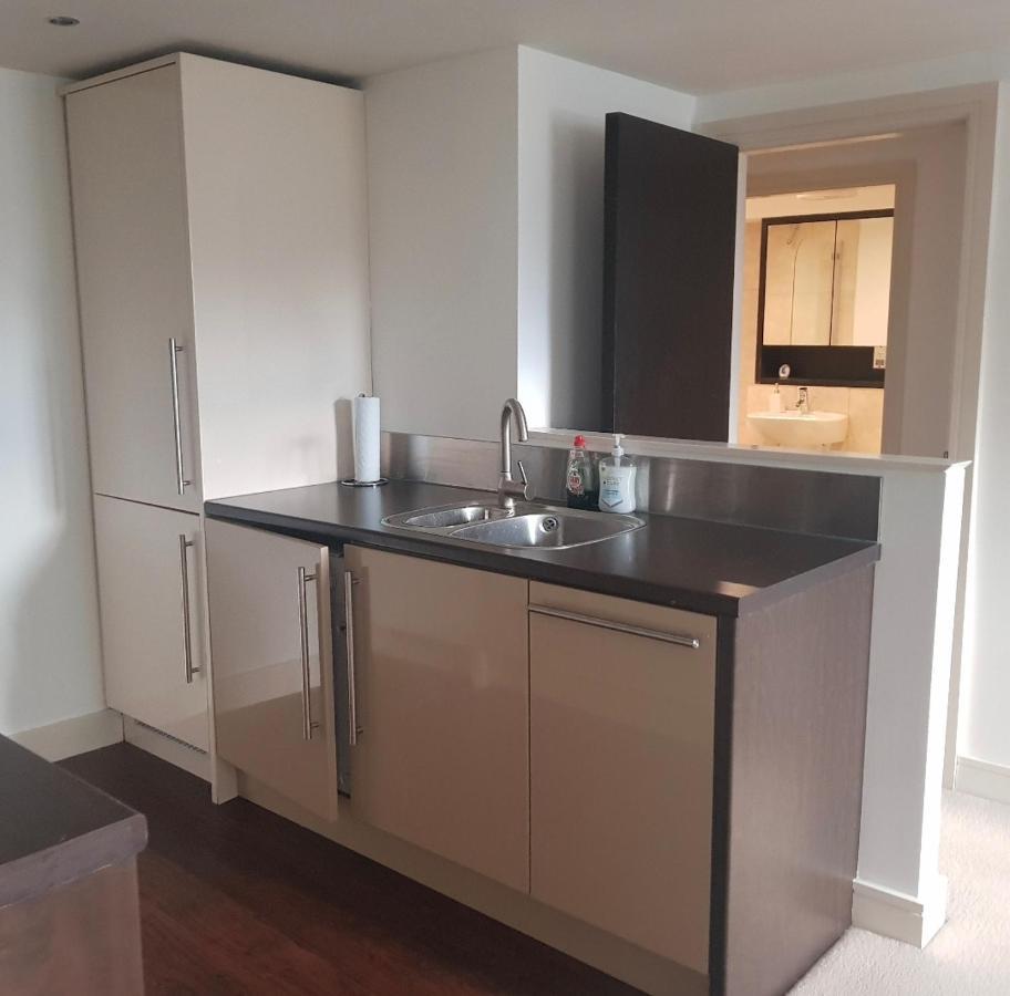 Lovely 1 Bedroom Apartment With Free Parking & Gym Kirkburton ภายนอก รูปภาพ