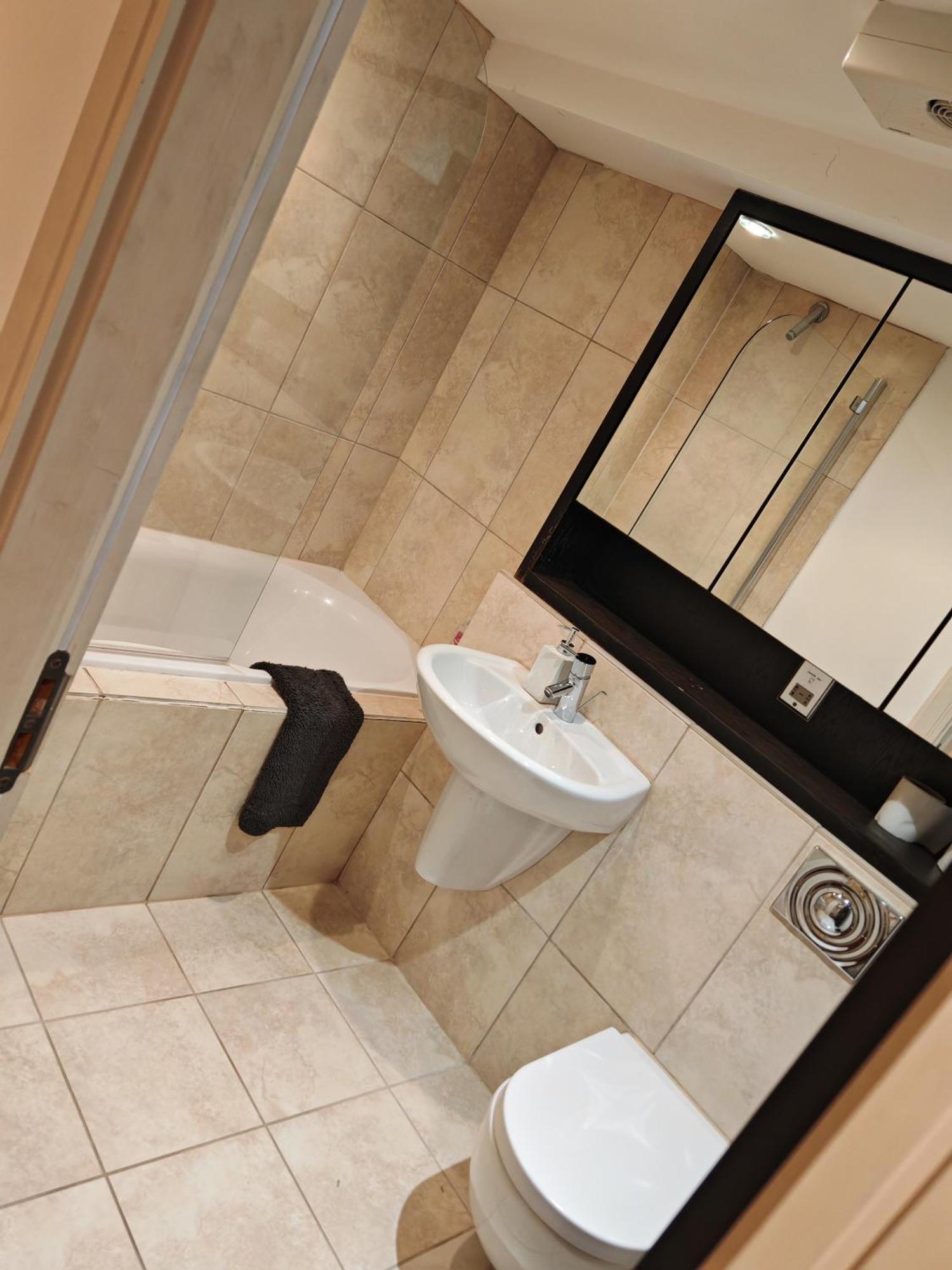 Lovely 1 Bedroom Apartment With Free Parking & Gym Kirkburton ภายนอก รูปภาพ