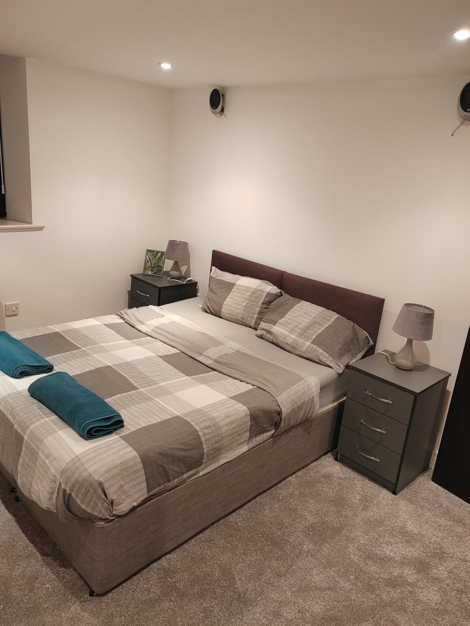 Lovely 1 Bedroom Apartment With Free Parking & Gym Kirkburton ภายนอก รูปภาพ