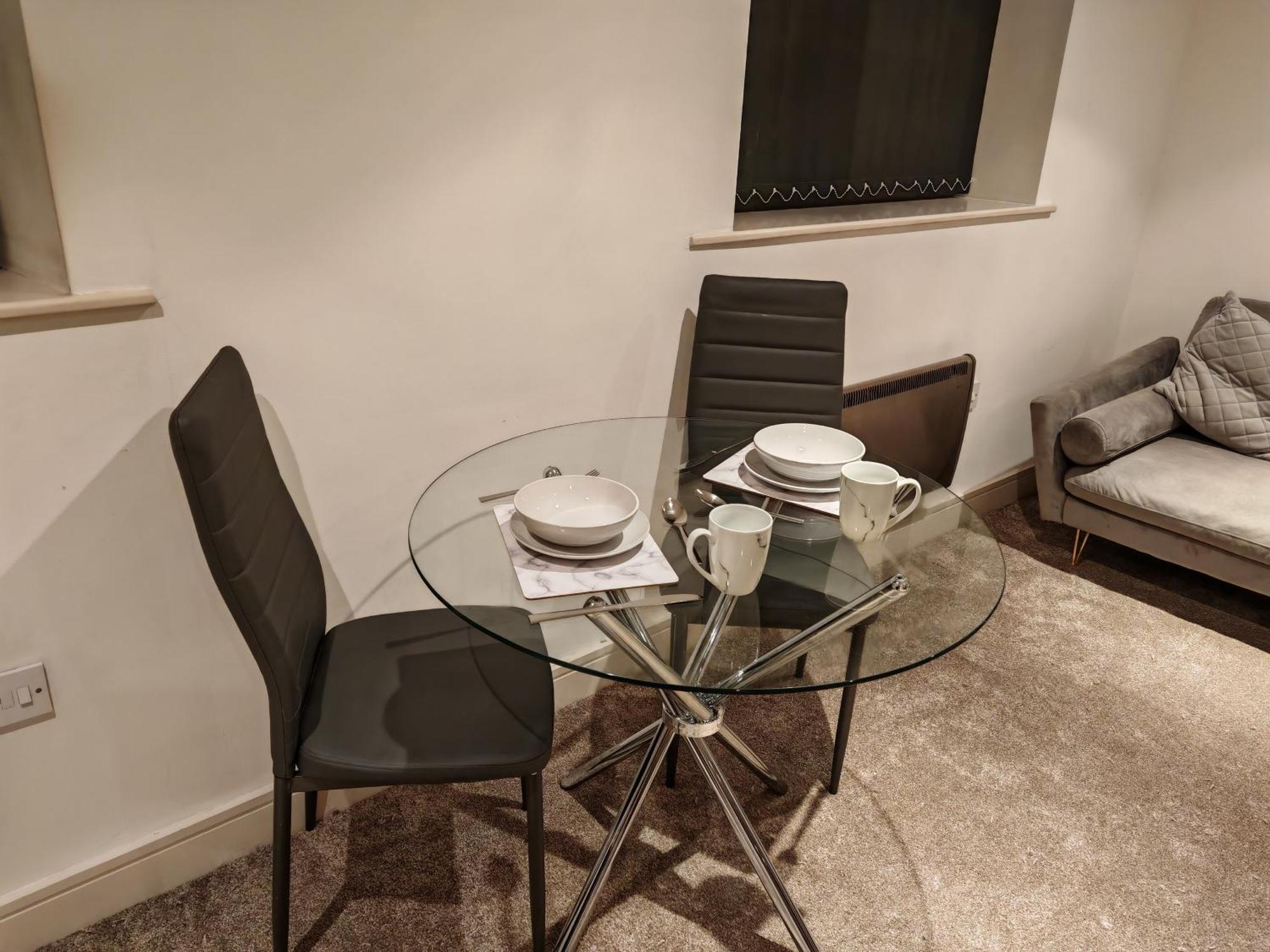 Lovely 1 Bedroom Apartment With Free Parking & Gym Kirkburton ภายนอก รูปภาพ