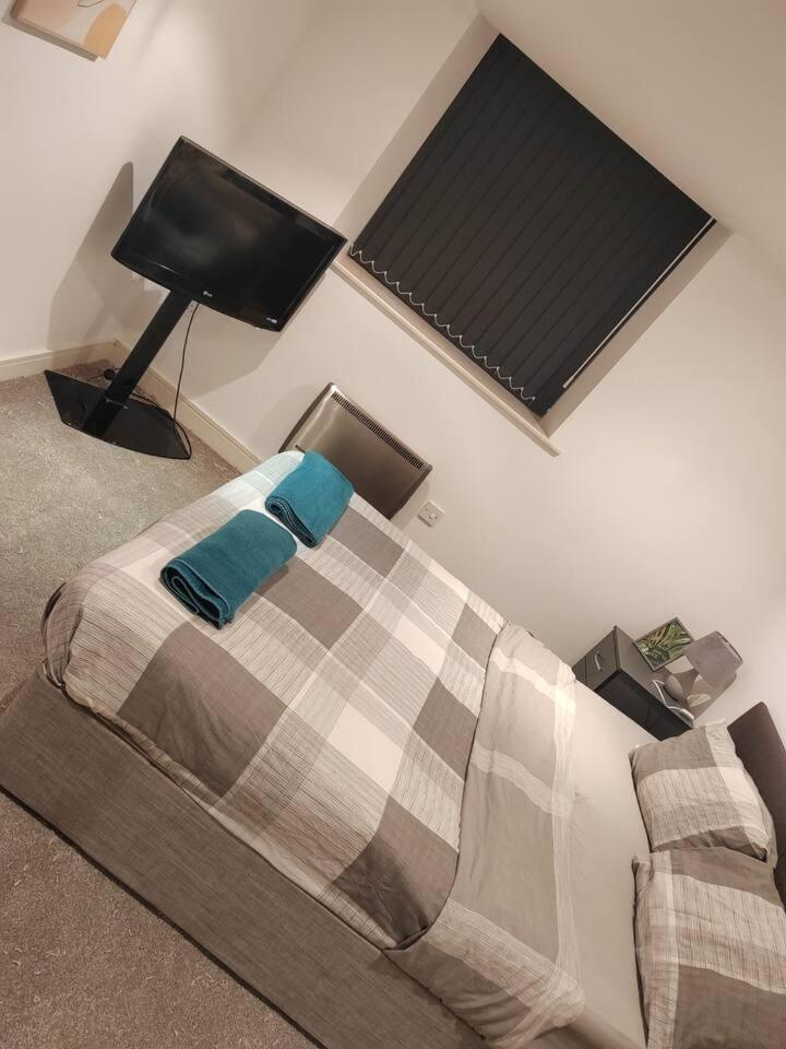 Lovely 1 Bedroom Apartment With Free Parking & Gym Kirkburton ภายนอก รูปภาพ