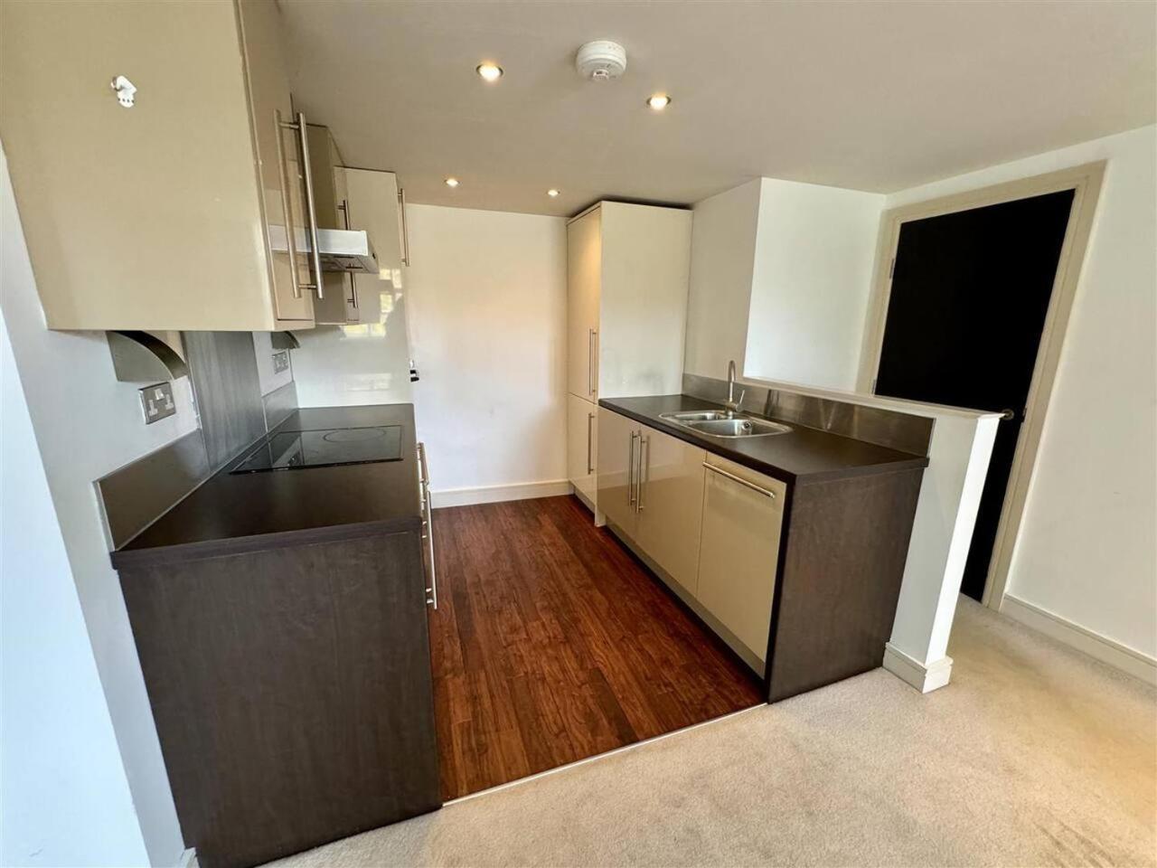 Lovely 1 Bedroom Apartment With Free Parking & Gym Kirkburton ภายนอก รูปภาพ