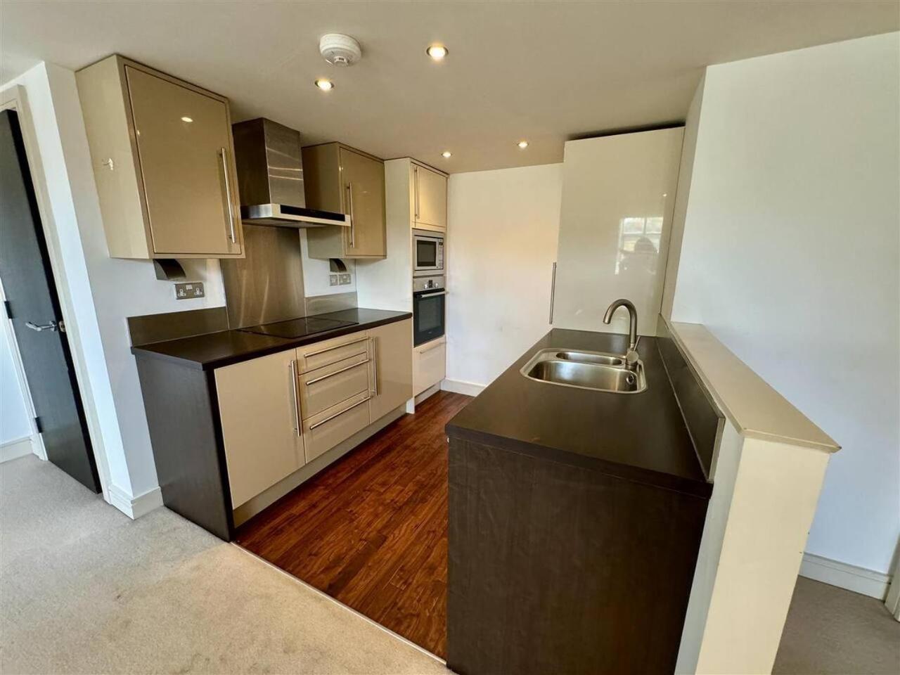 Lovely 1 Bedroom Apartment With Free Parking & Gym Kirkburton ภายนอก รูปภาพ